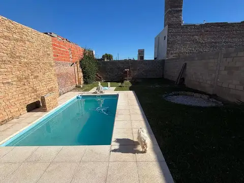CASA EN VENTA EN PERGAMINO CON PILETA