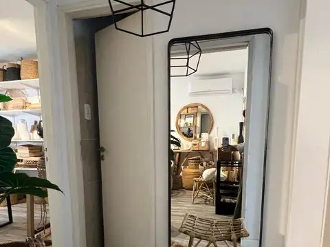 VENTA DE CASA DOS DORMITORIOS TOTALMENTE RECICLADA