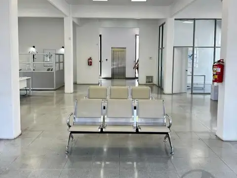 Edificio completo en Alquiler Comercial | Sobre Av. Colon