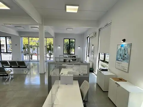 Edificio completo en Alquiler Comercial | Sobre Av. Colon