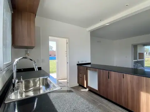 Casa en Venta en Pilar Del Este - Santa Sofia, USD 200.000