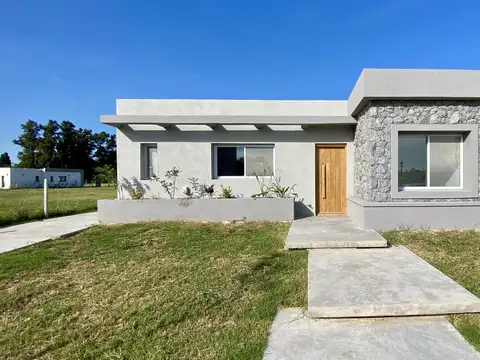Casa A Estrenar en Santa Sofia - Pilar del Este