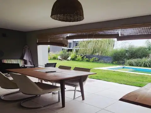 Casa 4 ambientes con 4 baños