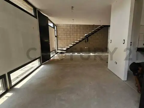 Los Tilos 100, Piso 0