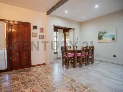 Casa 5 ambientes con 2 baños