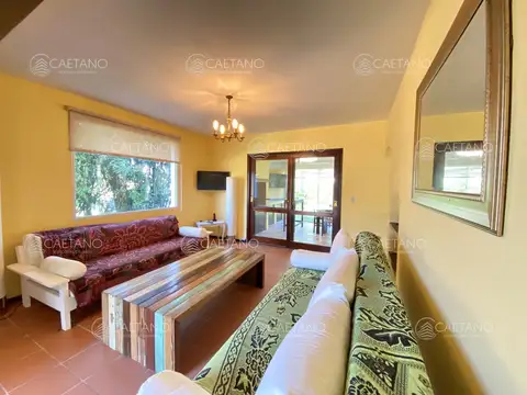 Casa 5 ambientes con 4 baños