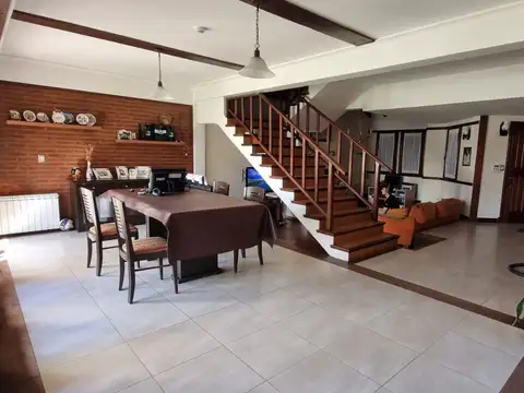 CHALET  EN SAN  GERONIMO  IMPECABLE 4 AMB.