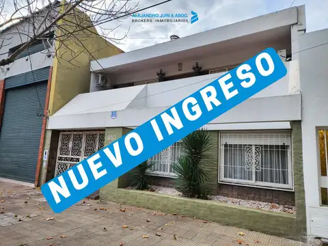 1 De mayo 3459 - Casa 3 Dormitorios con Jardín y Garage en Venta