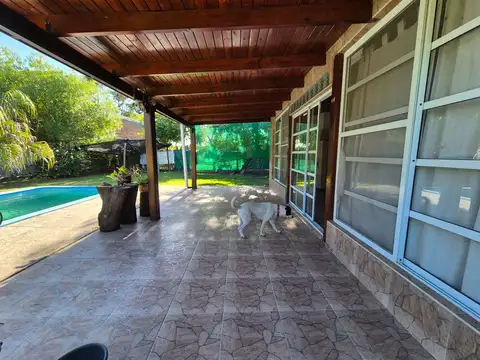 Casa con pileta sobre Ruta 11 camino a Colonia Benítez!