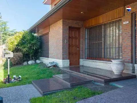 VENTA CASA 6 AMBIENTES QUILMES QUINCHO Y PARQUE