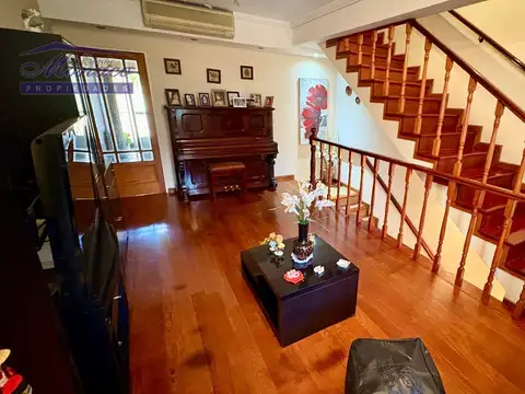 Depto Tipo Casa en Venta con 1 cocheras