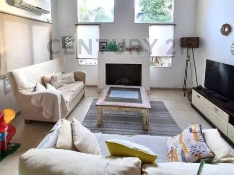 Casa 5 ambientes con 3 baños