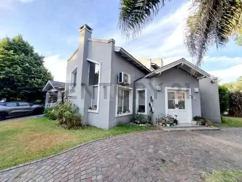 VENTA Casa 5 Ambientes en Moreno Norte con Pileta, Quincho y Cochera