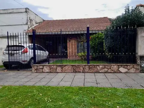 Impecable inmueble muy bien ubicado a mts de múltiples salidas!!