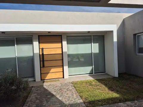 Casa en Alquiler de 3 dormitorios