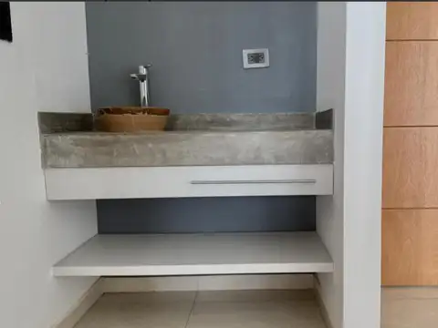 Departamento en venta. 2 dormitorios con cochera y terraza propia. La Plata