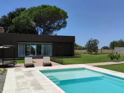 IMPORTANTE CASA CONSTRUIDA SOBRE TERRENO DE 2.000 M2