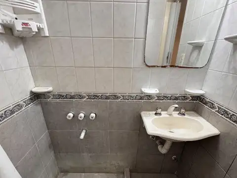 1 AMB DIVISIBLE CON PATIO COLÓN Y GÜEMES