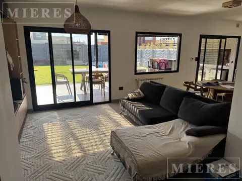 Casa 5 ambientes con 2 baños