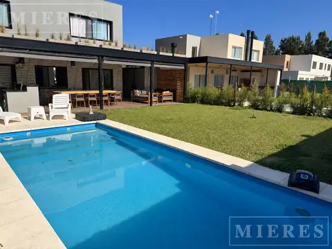 Casa a la venta en San Patricio, Villanueva