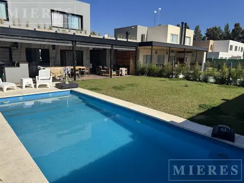 Casa a la venta en San Patricio, Villanueva