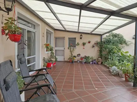 Casa en Venta con 7 cocheras