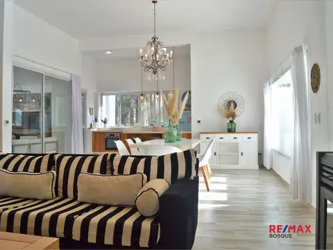 Casa 3 ambientes con 2 baños