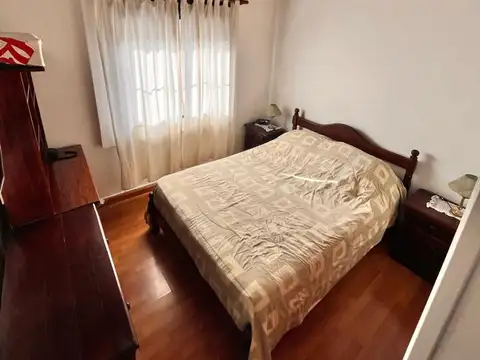 Venta Casa UF Triplex 4 Amb. Cochera Patio Lavad.