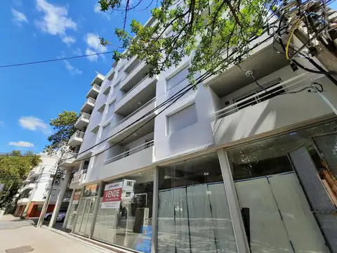 Local Comercial en esquina en Pichincha