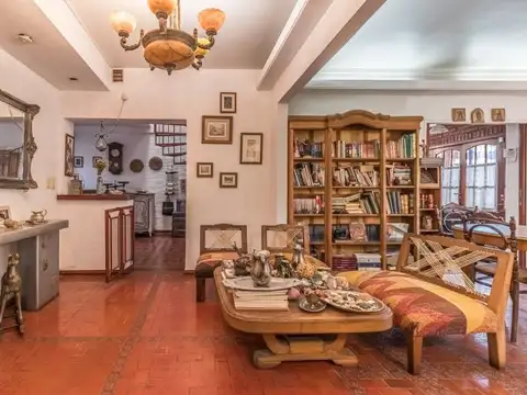 Casa en Venta con 2 cocheras