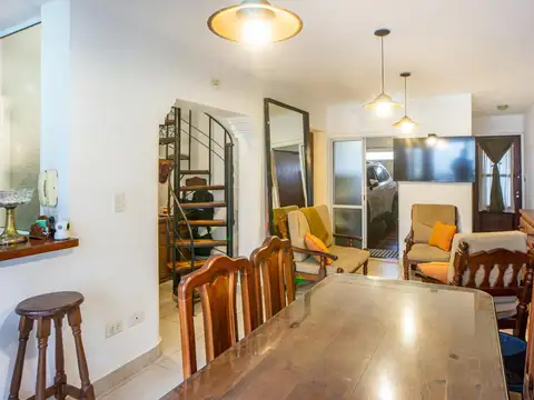 Casa 5 ambientes con 1 baño