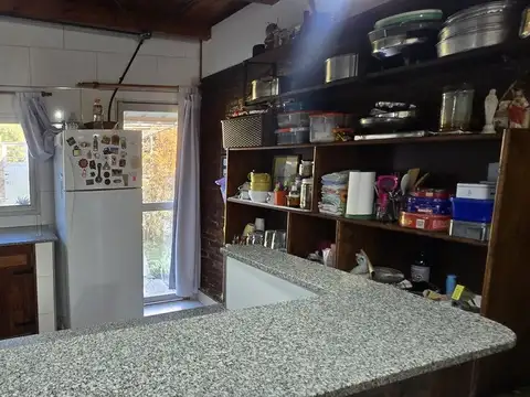 Casa 4 ambientes con 2 baños