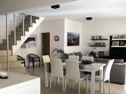 Dept en Venta - 4 ambientes con terraza propia - V. Balleste