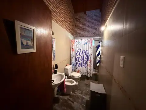 Casa 5 ambientes con 1 baño