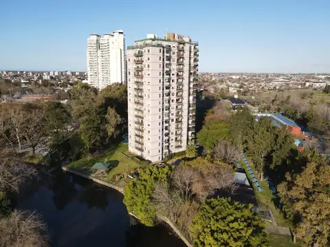 Venta de departamento 3 ambientes en complejo Riverside.