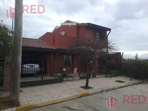 Casa 10 ambientes con 4 baños