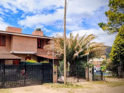 OPORTUNIDAD CONJUNTO DE 3 DUPLEX DE 2 DORM C/U