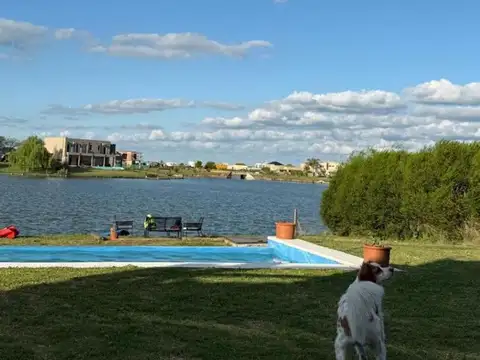 Moderna Casa en Barrio San Sebastián – Pileta, Galería.