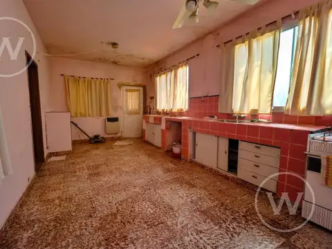 Casa en Venta con 4 cocheras
