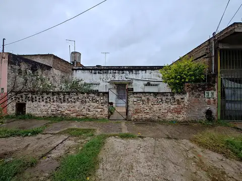 Casa en  venta sobre Lote de 300 mts en G. de Laferrere