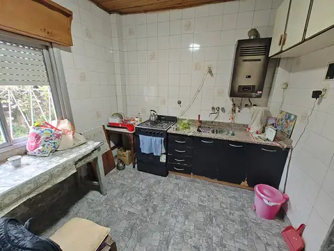 Casa en  venta sobre Lote de 300 mts en G. de Laferrere