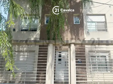 Venta departamento 2 ambientes con patio y parrilla al frente