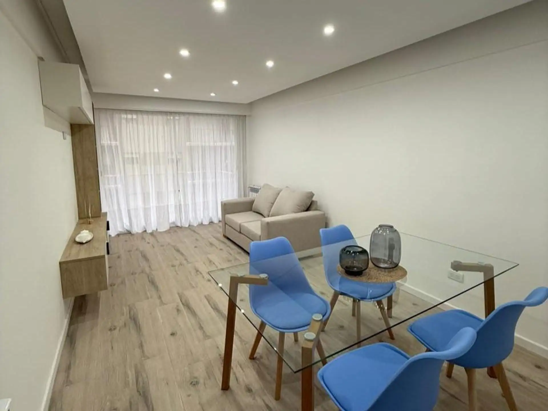 Departamento en Entre Rios 1800 de tres ambientes con espacio de cochera