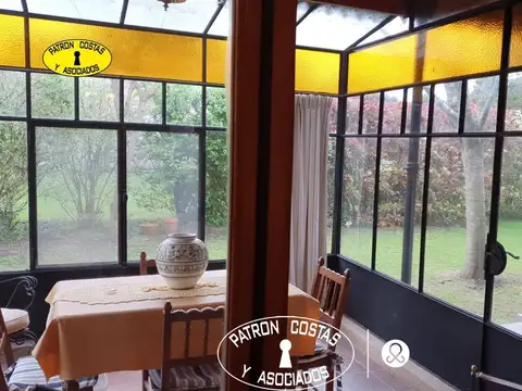 Casa en Alquiler con 2 cocheras