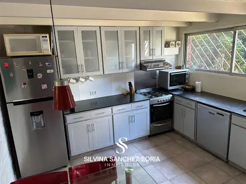 Casa 7 ambientes con 2 baños