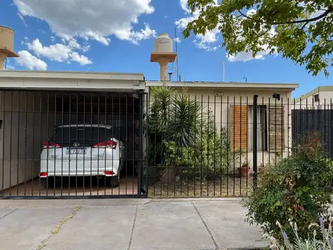 Casa en calle Los Cipreses Barrio Smata