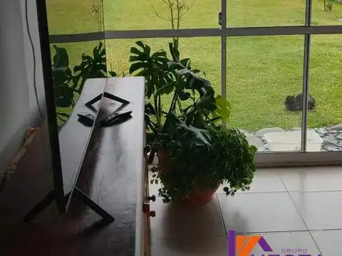 Casa 8 ambientes con 2 baños