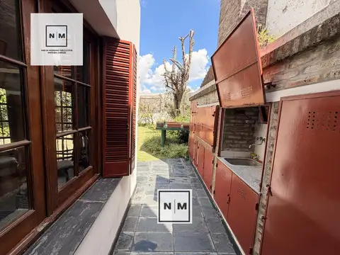 Casa 6 ambientes con 5 baños