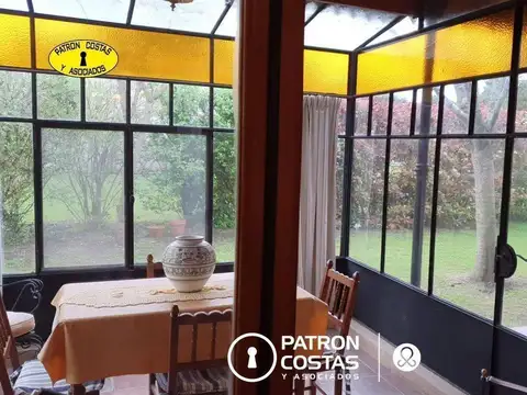 Casa en Venta con 2 cocheras