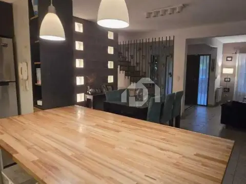 Casa 6 ambientes con 4 baños